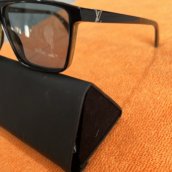 LOUIS VUITTON BLACK AND GREEN Z1273W SQUARE SUNGLASSES 😎 MADE IN ITALY 🇮🇹 - Picture 3 of 12